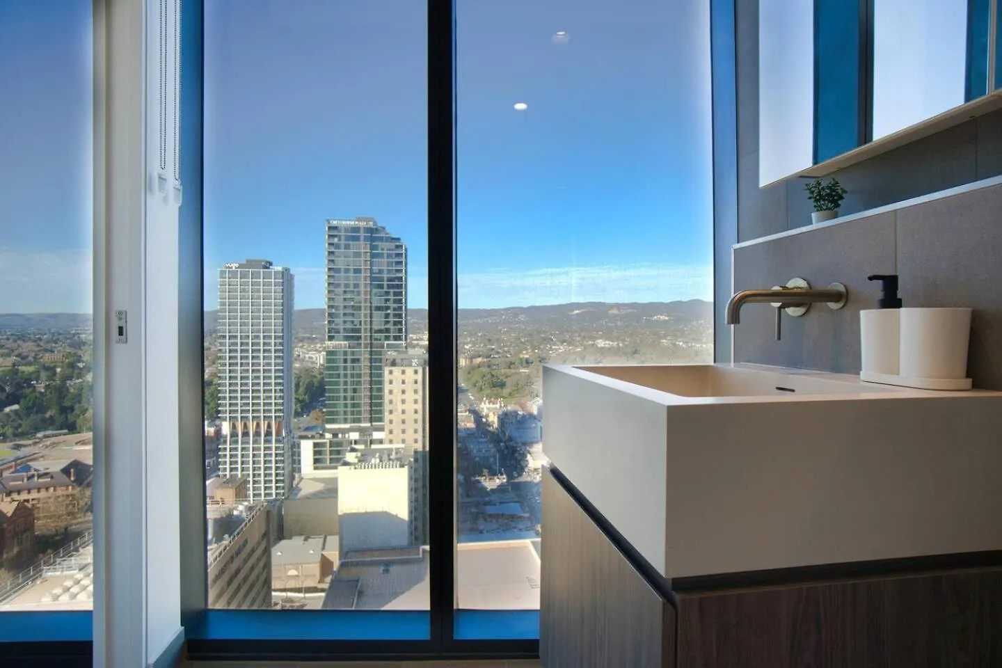 Lägenhet Urban Escape - 2Br Apt With Amazing Views Of Rundle Mall Adelaide